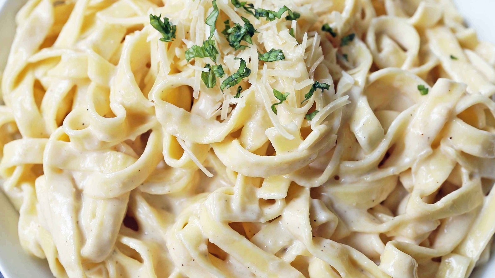 fettuccine alfredo pasta