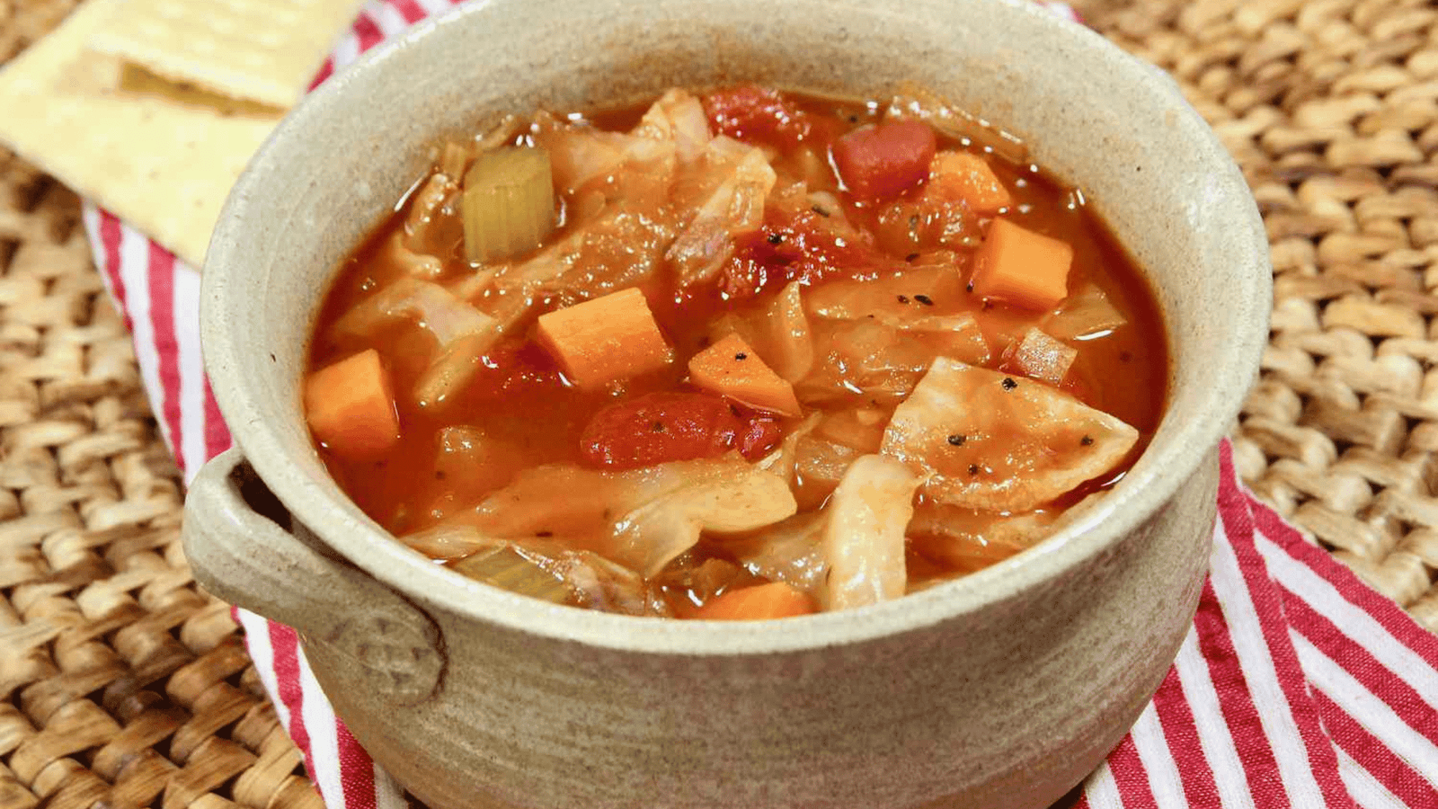 Delicious and Easy Cabbage Soup Recipe: A Healthy Comfort Meal