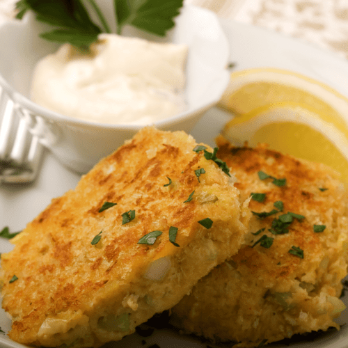 Deliciously Simple Salmon Cakes Recipe: A Perfect Seafood Treat