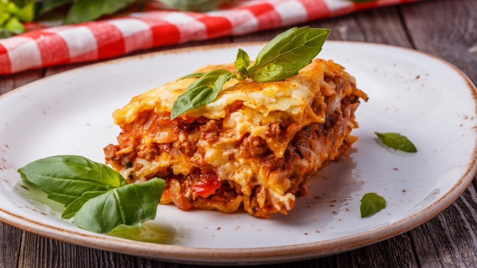 Classic Lasagne alla Bolognese Recipe: A Delicious Italian Comfort Dish