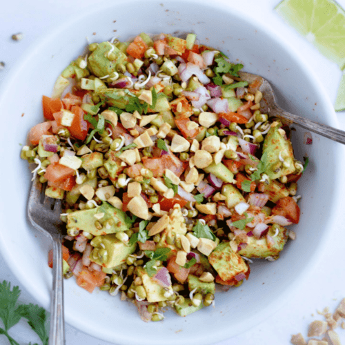 Healthy Sprouted Moong Dal Salad Recipe – A Nutritious and Refreshing Delight!